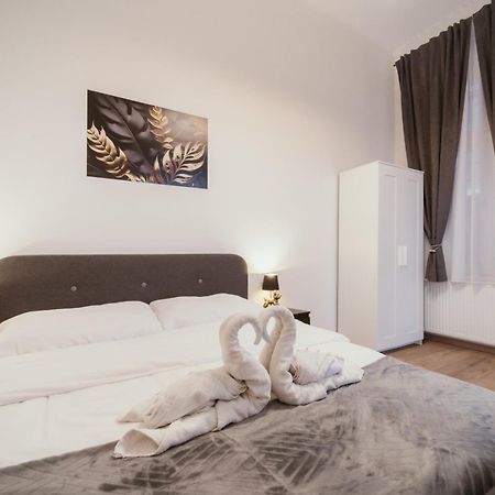 Modelia Apartment At Gellert Square บูดาเปสต์ ภายนอก รูปภาพ